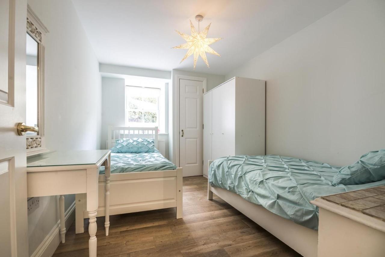 Bryn Y Mor - 2 Bedroom Apartment - Tenby Eksteriør billede
